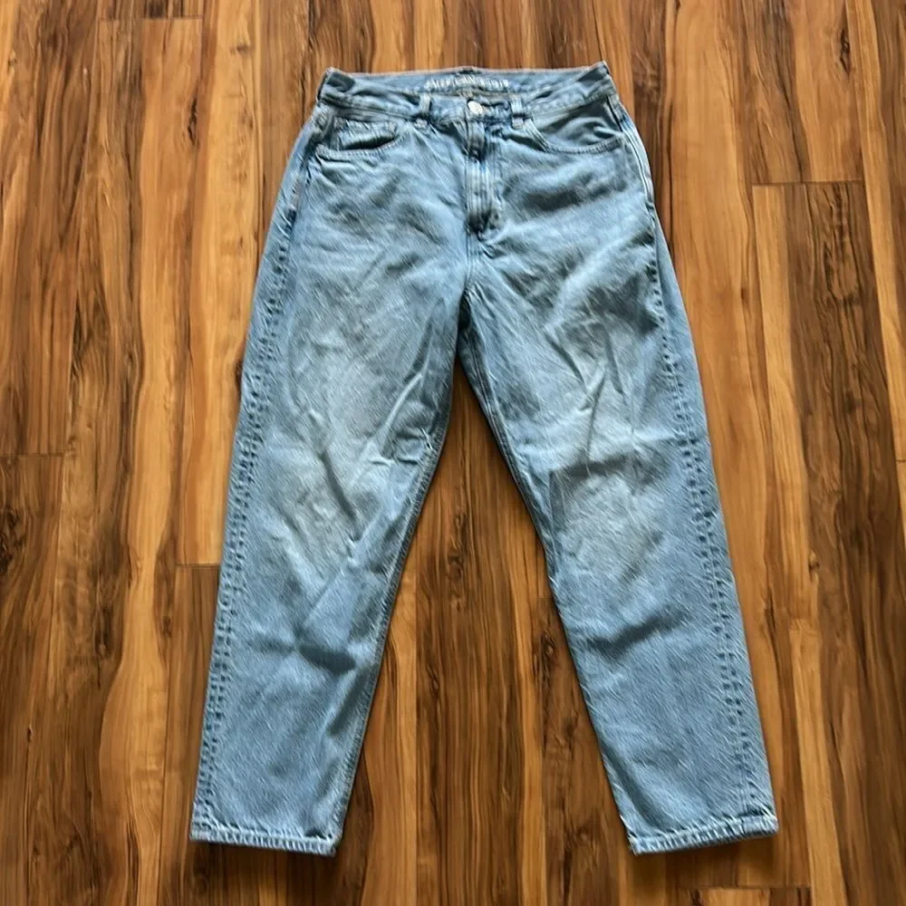 American Eagle Light Wash Mom Jeans